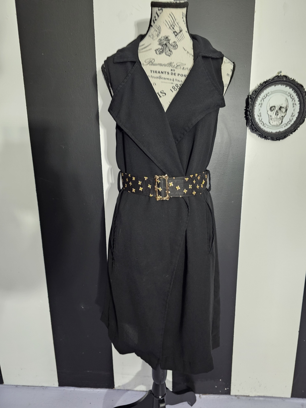 Sleeveless Midi Dress with Gold-Star Belt - Picture 2 of 7